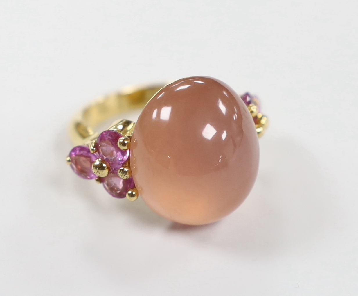 A modern 750 yellow metal, pink cabochon and six stone tourmaline> set dress ring, size M, gross weight 14.3 grams.